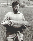 1968, Karl Riegler mit einem Huchen aus der Enns: 108 cm, 10,90 kg
