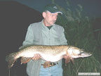 25. September 2006, Gamperlacke: Dieser kapitale Hecht brachte bei einer Länge von 97 cm, das Gewicht von 8,40 kg auf die Waage - gefangen von Stane Zabot